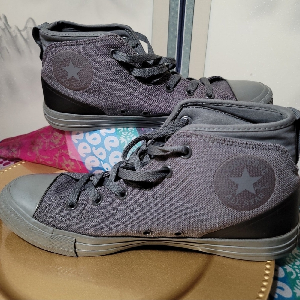 Converse Chuck Taylor, gray, men's sneakers.  Size 8.  (288) - Picture 4 of 6